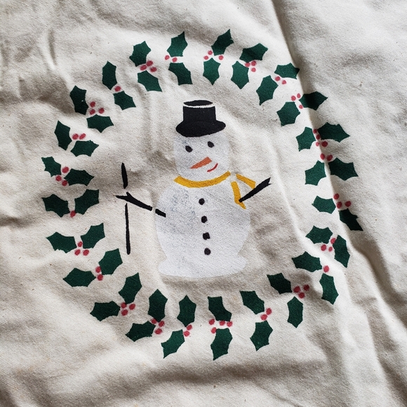 Vintage stenciled Christmas tree skirt. - Picture 2 of 5